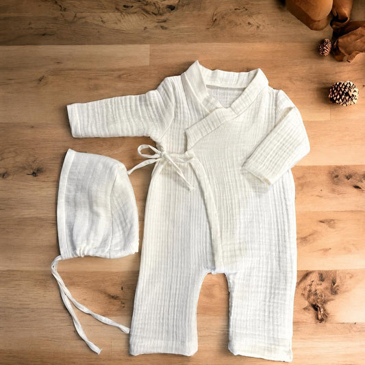 Belden Bağcıklı Bonet Şapkalı 4 Katlı Müslin Tulum Set